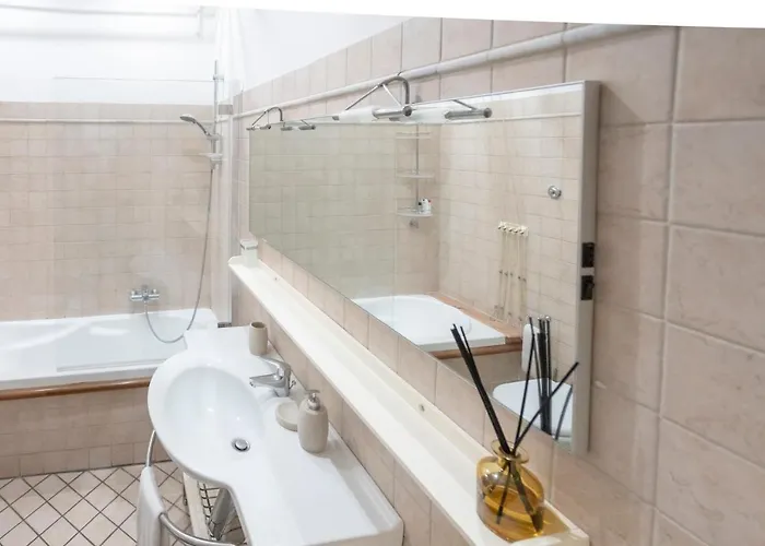 Homehouse Giulio Cesare-San Pietro *